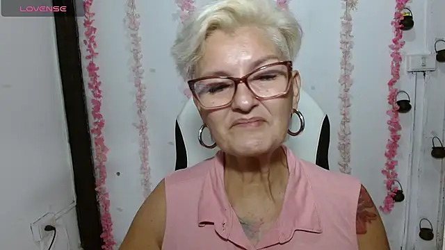 Snapshot of bety-cum2 chatting on July 5, 12:34 pm bety-cum2 online show from July 5, 12:34 pm