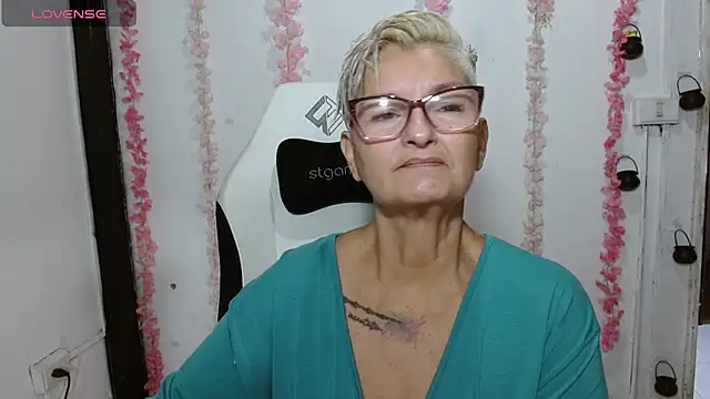 Snapshot of bety-cum2 chatting on July 11, 12:30 pm bety-cum2 online show from July 11, 12:30 pm