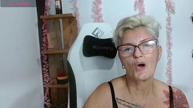 Snapshot of bety-cum2 chatting on July 23, 11:30 am bety-cum2 online show from July 23, 11:30 am