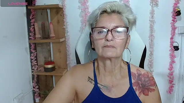 Snapshot of bety-cum2 chatting on July 28, 4:52 am bety-cum2 online show from July 28, 4:52 am