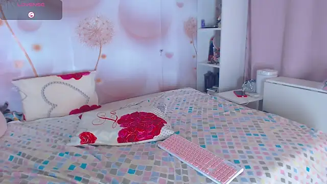 Snapshot of mooncandygirl chatting on July 14, 10:21 am mooncandygirl online show from July 14, 10:21 am