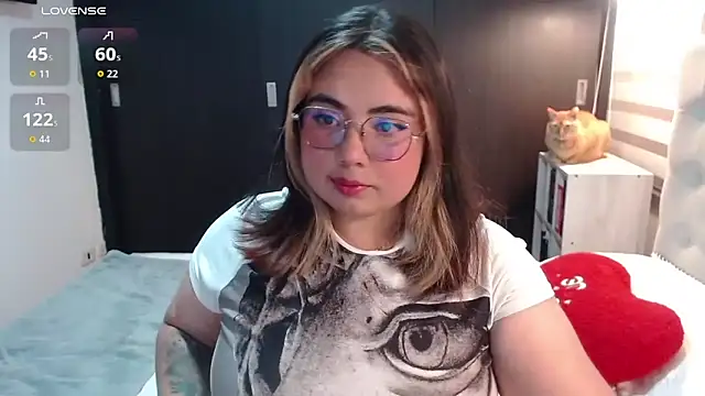 Snapshot of yini_angel chatting on June 9, 2:01 am yini angel online show from June 9, 2:01 am