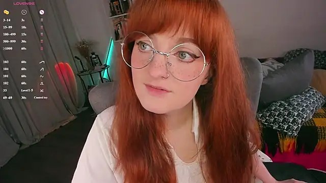 Snapshot of Alice_CutePerv chatting on June 19, 1:21 am Alice CutePerv online show from June 19, 1:21 am