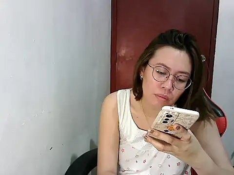 crizzybel online show from February 15, 9:15 pm