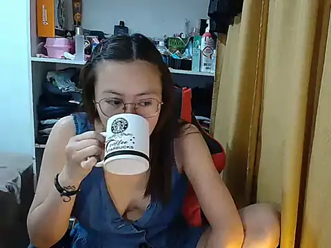 Snapshot of crizzybel chatting on January 15, 1:32 am crizzybel online show from January 15, 1:32 am