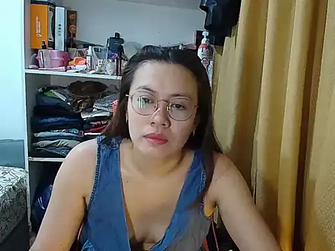 Snapshot of crizzybel chatting on January 19, 5:00 am crizzybel online show from January 19, 5:00 am