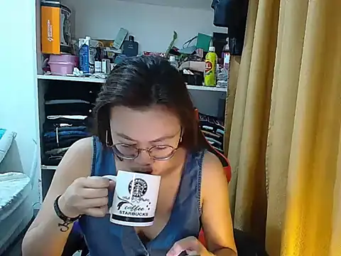 Snapshot of crizzybel chatting on February 6, 7:06 pm crizzybel online show from February 6, 7:06 pm