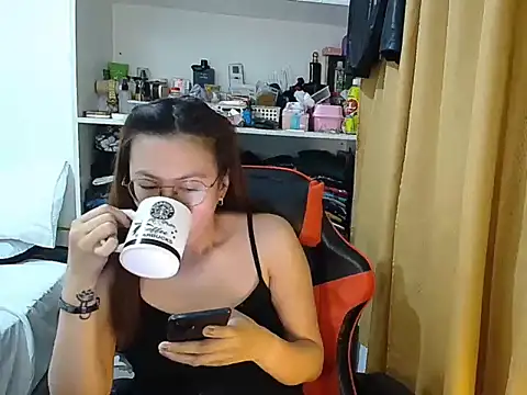 Snapshot of crizzybel chatting on February 22, 5:22 pm crizzybel online show from February 22, 5:22 pm