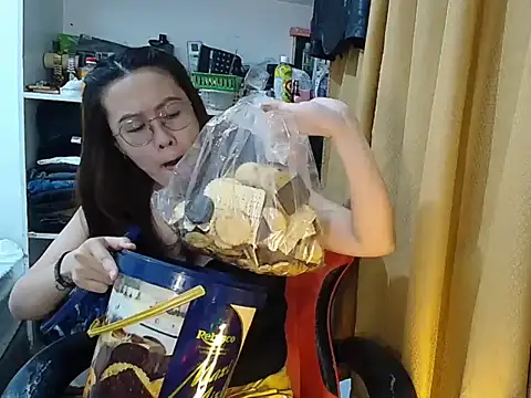 Snapshot of crizzybel chatting on March 1, 5:26 pm crizzybel online show from March 1, 5:26 pm