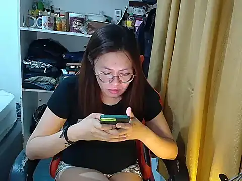 crizzybel online show from April 21, 4:23 pm