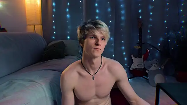 Snapshot of Breston_Sweet chatting on May 6, 8:14 pm Breston Sweet online show from May 6, 8:14 pm