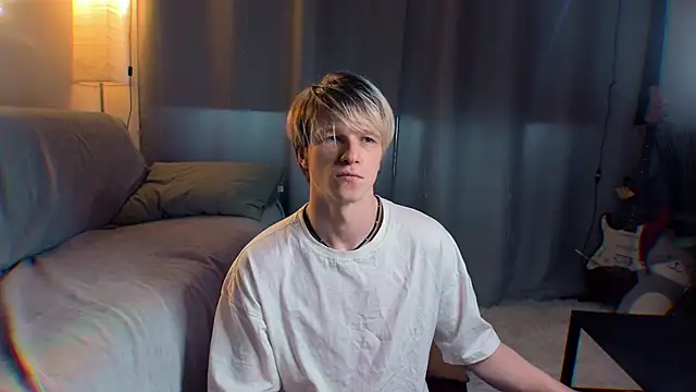 Snapshot of Breston_Sweet chatting on May 28, 5:21 pm Breston Sweet online show from May 28, 5:21 pm