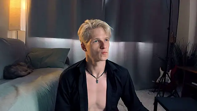 Snapshot of Breston_Sweet chatting on July 25, 4:15 pm Breston Sweet online show from July 25, 4:15 pm