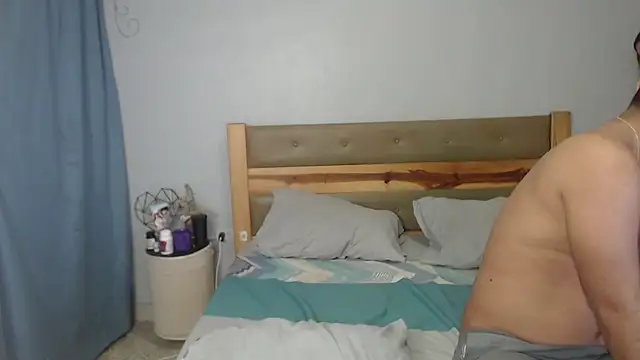 Snapshot of couplesex_ve chatting on November 24, 12:27 pm couplesex ve online show from November 24, 12:27 pm