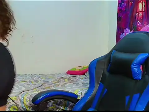 Snapshot of Karol_naughty chatting on June 16, 2:14 am Karol naughty online show from June 16, 2:14 am