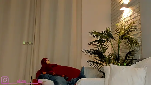 Snapshot of Miss--boo chatting on March 14, 11:22 pm Miss--boo online show from March 14, 11:22 pm