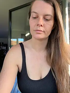 Snapshot of newMichelle chatting on June 18, 5:51 am newMichelle online show from June 18, 5:51 am