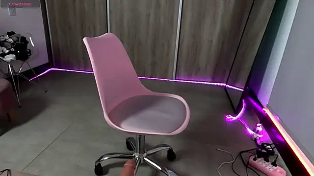 martiiaciar online show from February 7, 1:01 pm