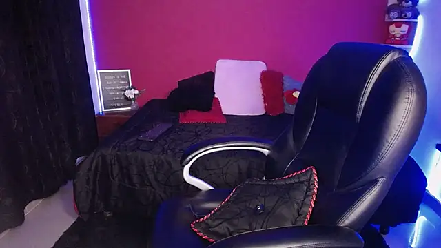 lulubigtitts1 online show from December 14, 4:23 am