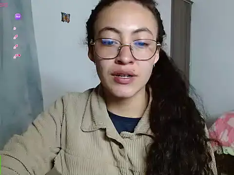 Snapshot of Olivia_Bright chatting on August 9, 12:45 am Olivia Bright online show from August 9, 12:45 am