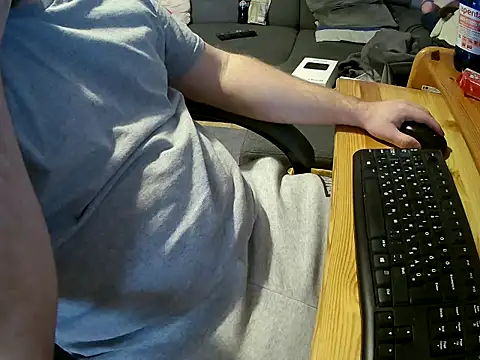 Snapshot of anonymus9006 chatting on January 24, 10:00 am anonymus9006 online show from January 24, 10:00 am