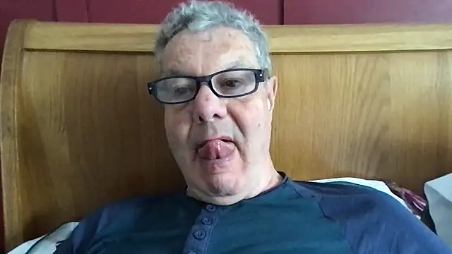 Snapshot of Oldpistolpete chatting on May 4, 8:54 am Oldpistolpete online show from May 4, 8:54 am