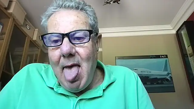 Snapshot of Oldpistolpete chatting on May 9, 11:15 am Oldpistolpete online show from May 9, 11:15 am