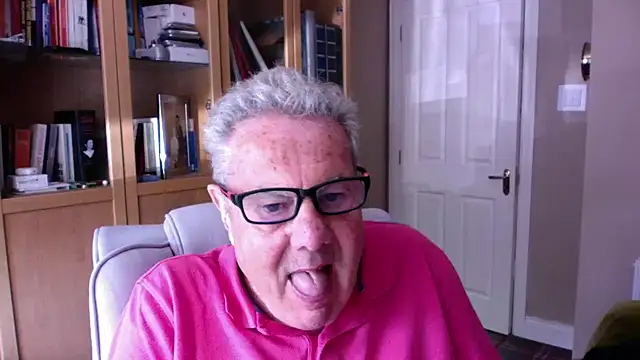 Snapshot of Oldpistolpete chatting on May 11, 12:55 pm Oldpistolpete online show from May 11, 12:55 pm