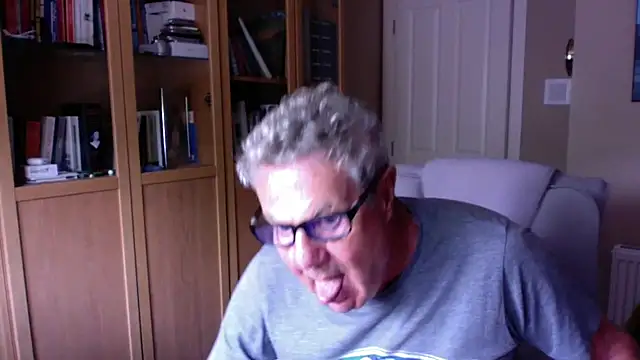 Snapshot of Oldpistolpete chatting on June 2, 9:11 am Oldpistolpete online show from June 2, 9:11 am