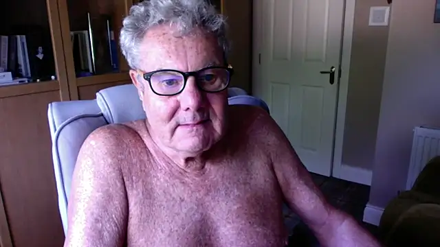 Snapshot of Oldpistolpete chatting on June 8, 8:26 am Oldpistolpete online show from June 8, 8:26 am
