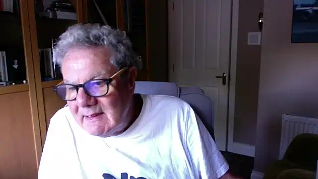 Snapshot of Oldpistolpete chatting on June 9, 8:59 am Oldpistolpete online show from June 9, 8:59 am
