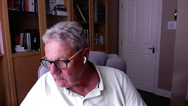 Snapshot of Oldpistolpete chatting on June 10, 5:34 pm Oldpistolpete online show from June 10, 5:34 pm