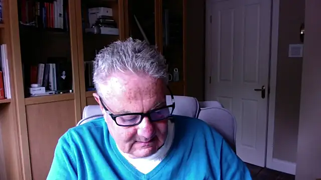 Snapshot of Oldpistolpete chatting on June 11, 8:56 am Oldpistolpete online show from June 11, 8:56 am