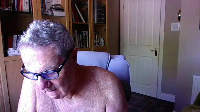 Snapshot of Oldpistolpete chatting on June 12, 9:41 am Oldpistolpete online show from June 12, 9:41 am