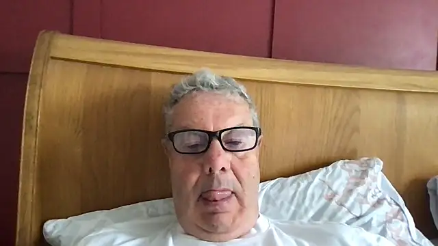 Snapshot of Oldpistolpete chatting on June 15, 9:00 am Oldpistolpete online show from June 15, 9:00 am