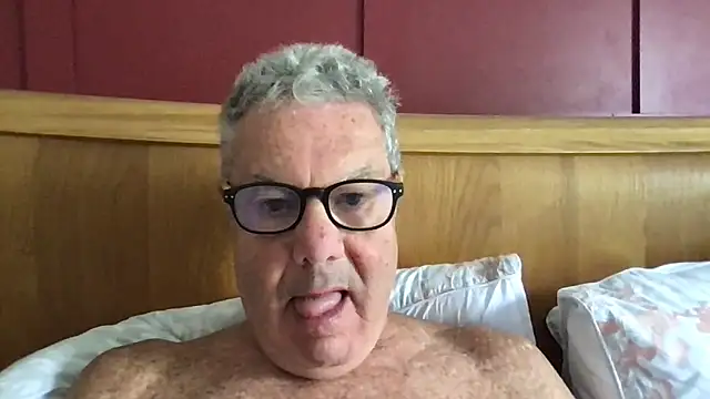 Snapshot of Oldpistolpete chatting on June 17, 9:01 am Oldpistolpete online show from June 17, 9:01 am