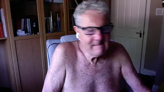 Snapshot of Oldpistolpete chatting on June 23, 10:02 am Oldpistolpete online show from June 23, 10:02 am