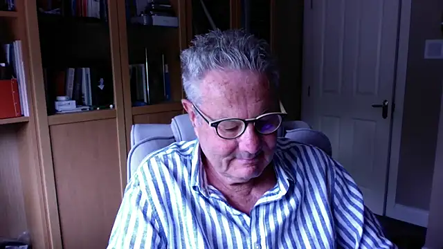 Snapshot of Oldpistolpete chatting on June 26, 10:52 am Oldpistolpete online show from June 26, 10:52 am