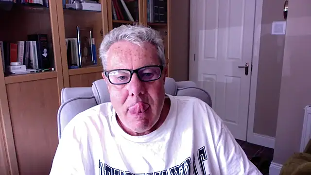 Snapshot of Oldpistolpete chatting on June 28, 2:01 pm Oldpistolpete online show from June 28, 2:01 pm