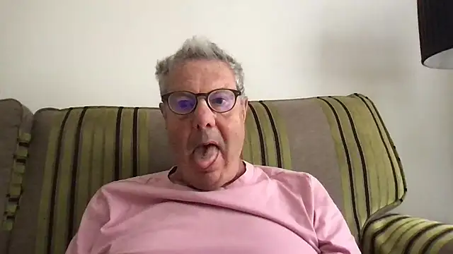 Snapshot of Oldpistolpete chatting on July 4, 11:27 am Oldpistolpete online show from July 4, 11:27 am