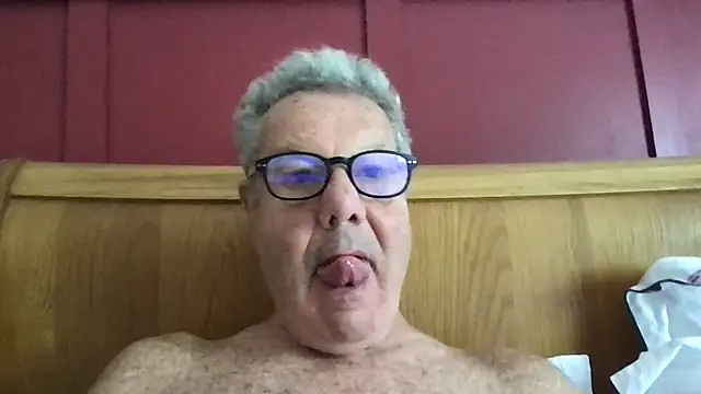 Snapshot of Oldpistolpete chatting on July 7, 8:51 am Oldpistolpete online show from July 7, 8:51 am