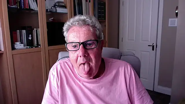 Snapshot of Oldpistolpete chatting on July 11, 7:05 pm Oldpistolpete online show from July 11, 7:05 pm