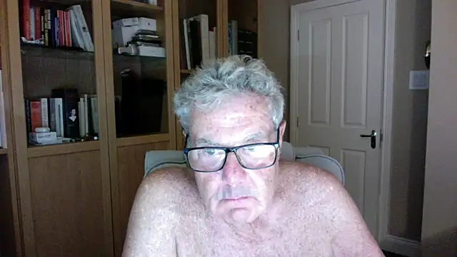 Snapshot of Oldpistolpete chatting on July 16, 9:21 pm Oldpistolpete online show from July 16, 9:21 pm