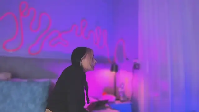 Sofly s online show from March 3, 12:00 pm