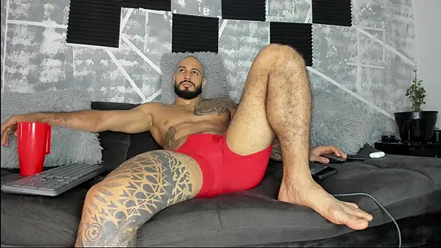 Snapshot of leonidas_18k chatting on May 19, 5:30 pm leonidas 18k online show from May 19, 5:30 pm