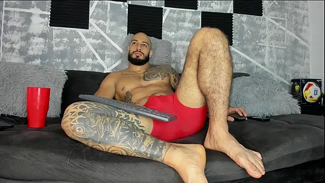 Snapshot of leonidas_18k chatting on May 25, 2:56 pm leonidas 18k online show from May 25, 2:56 pm