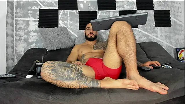 Snapshot of leonidas_18k chatting on June 4, 7:31 pm leonidas 18k online show from June 4, 7:31 pm