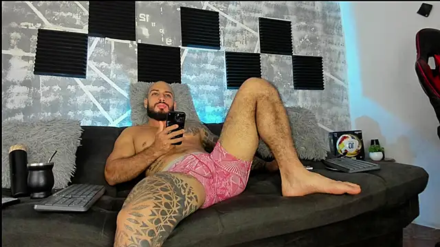 Snapshot of leonidas_18k chatting on June 8, 2:12 am leonidas 18k online show from June 8, 2:12 am