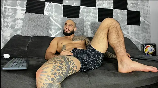 Snapshot of leonidas_18k chatting on June 10, 3:29 am leonidas 18k online show from June 10, 3:29 am