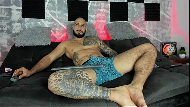 Snapshot of leonidas_18k chatting on July 7, 2:25 am leonidas 18k online show from July 7, 2:25 am